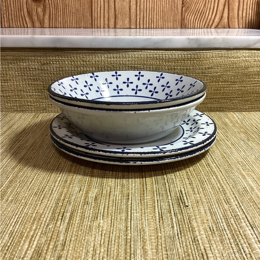 Midwinter Classic Blue and White Stoneware Set 2 bowls, 2 plates - Picture 7 of 7